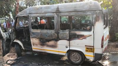 खळबळजनक, पुण्यातील चार लोकांच्या मृत्यूच्या घटनेस यू टर्न, मालकाने पगार कापल्याच्या रागातून बस चालकनेच बस पेटवली