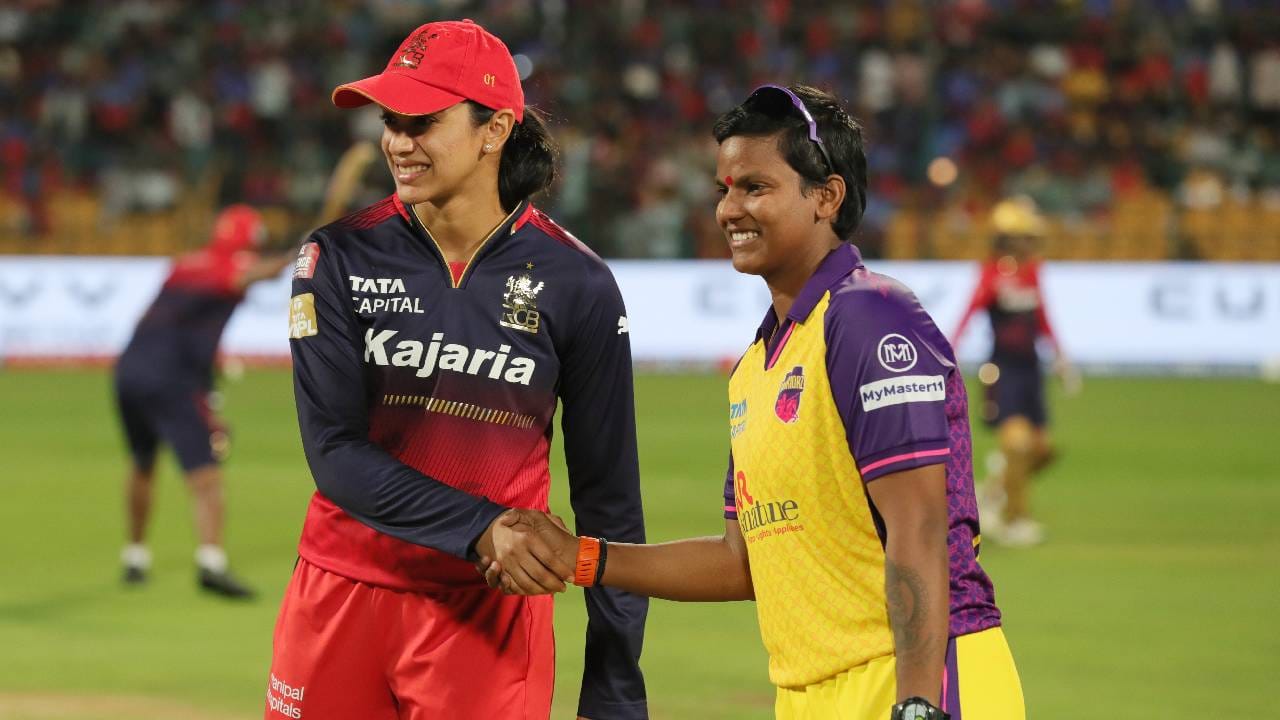 WPL 2025, UPW vs RCB : नाणेफेकीचा कौल आरसीबीच्या बाजूने, स्मृती मंधानाने घेतला असा निर्णय