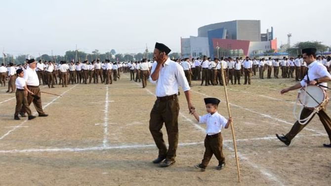 राष्ट्रीय स्वयंसेवक संघाच्या शिबिरावर दगडफेक, RSS कडून शक्तीप्रदर्शन