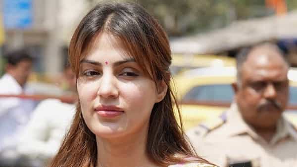 अभिनेता सुशांत सिंह राजपूतच्या मृत्यूशी संबंधित दोन्ही प्रकरणांचा तपास बंद करण्याचा निर्णय केंद्रीय अन्वेषण विभागाने (सीबीआय) घेतला आहे. याबाबत न्यायालयात तपास बंद करण्याची शिफारस सीबीआयकडून करण्यात आली आहे. या निर्णयानंतर अभिनेत्री रिया चक्रवर्तीला मोठा दिलासा मिळाला आहे.