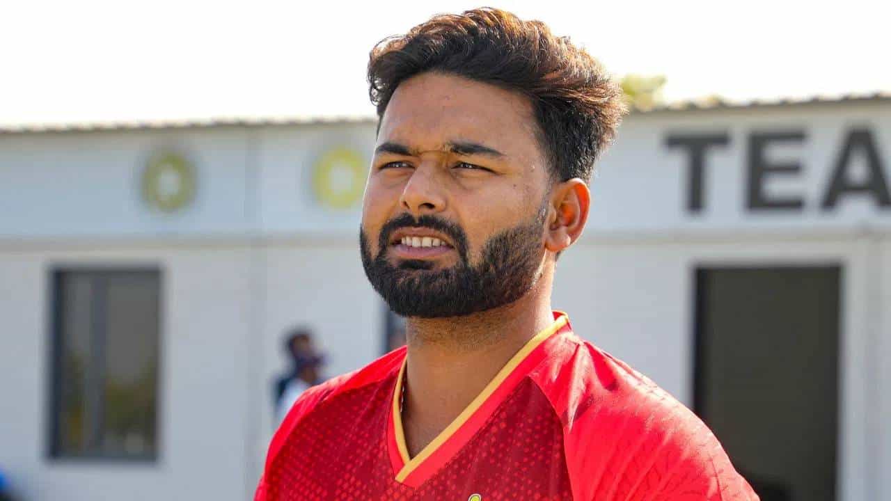 स्टुपिड..स्टुपिड.. ऋषभ पंतने इतक्या तावातावाने कोणाला सुनावलं? व्हिडीओ होतोय व्हायरल