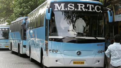 शिवनेरी चालवताना मोबाईलवर मॅच पाहणाऱ्या चालकाची नोकरी गेली, आता टॅक्सी-रिक्षाचालकही रडारवर