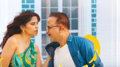 Video: सई ताम्हणकरने समीर चौघुलेला केले किस, चल जाऊ डेटवर गाण्याची विशेष चर्चा