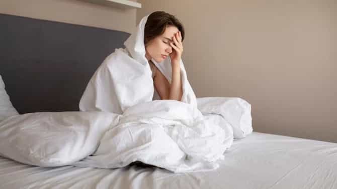झोप पूर्ण होण्यानंतरही सुस्ती का राहते? वाचा कशी दूर करावी ही समस्या