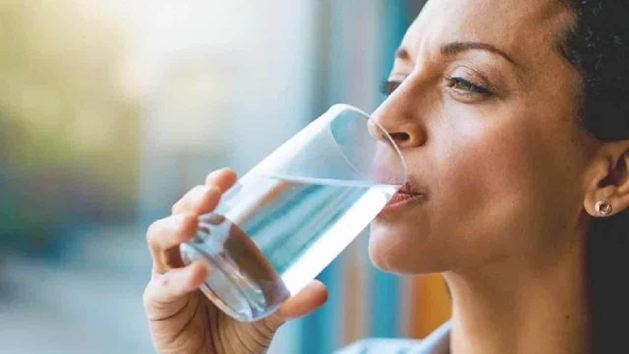 उन्हाळ्यात उष्मघाताच्या सस्येपासून वाचण्यासाठी अशी घ्या काळजी