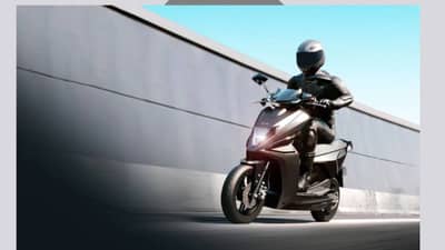 बाजारात हटके इलेक्ट्रिक स्कूटर; केवळ 10 रुपयात धावणार 60 किमी, जोरदार फीचर्स आणि किंमत पण एकदम कमी