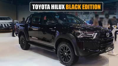 काय लूक आहे राव! Toyota Hilux ची ब्लॅक ब्युटी पाहाच, किंमत, फीचर्स जाणून घ्या