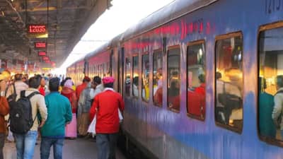 गजब जुगाड, वर्षभर ट्रेनमध्ये मोफत प्रवास, रेल्वेला समजल्यावर काहीच करता आले नाही कारण होती ही ट्रिक