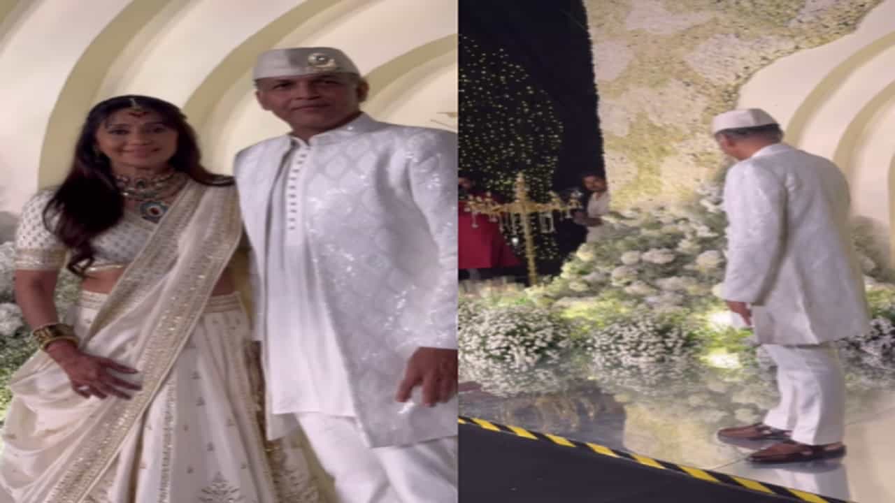 पांढरी शेरवानी, गांधी टोपी; लेकाच्या लग्नात आशुतोष गोवारीकरांचा पारंपरिक अंदाज, पोषाखाने सर्वांच लक्ष वेधल