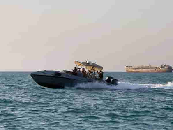 समुद्रात मोठी दुर्घटना, चार बोटी बुडाल्या; 180 जण बेपत्ता