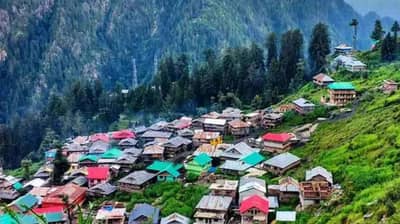 या गावात राहायला फुकट घर, कायमस्वरुपी राहण्यासाठी 93 लाख मिळणार; फक्त एक छोटी अट...