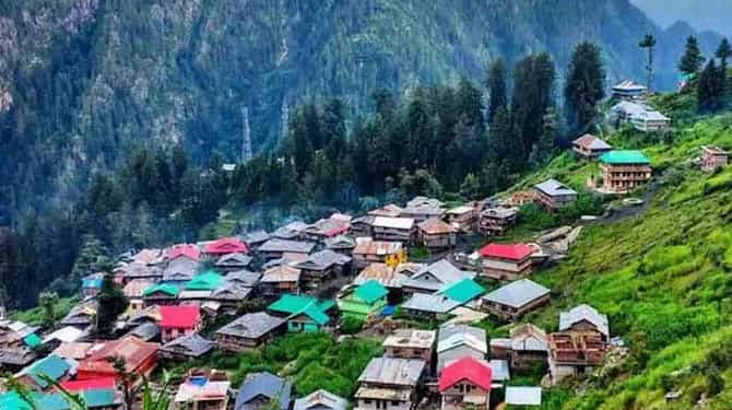 या गावात राहायला फुकट घर, कायमस्वरुपी राहण्यासाठी 93 लाख मिळणार; फक्त एक छोटी अट...