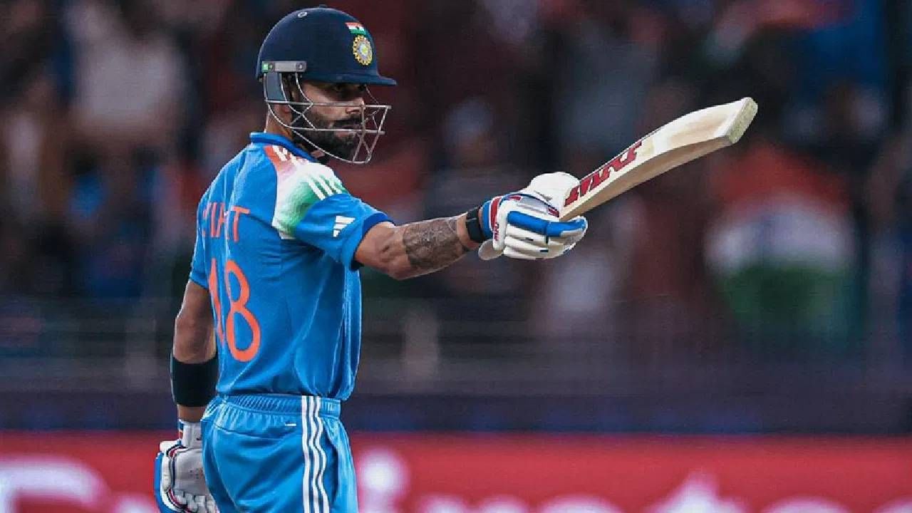 विराट कोहलीचं अर्धशतक अवघ्या 16 धावांनी हुकलं. पण वनडे क्रिकेटमध्ये धावांचा पाठलाग करताना 8 हजार धावांचा पल्ला गाठला आहे. यासह सचिन तेंडुलकरनंतर अशी कामगिरी करणारा दुसरा फलंदाज ठरला आहे. यापूर्वी मास्टर ब्लास्टर सचिन तेंडुलकरने अशी कामगिरी केली आहे.