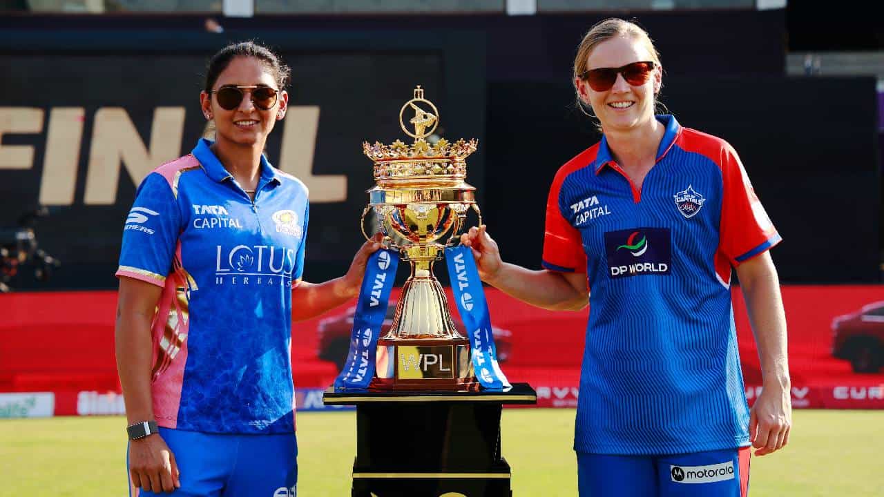 WPL 2025, MI vs DC : अंतिम सामन्यात नाणेफेकीचा कौल दिल्लीच्या बाजूने, कर्णधार हरमनप्रीत कौर म्हणाली..