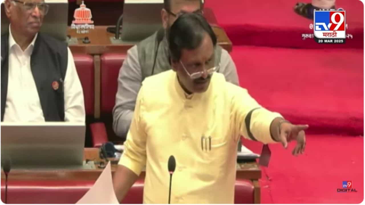 Ambadas Danve : 'तुम्ही काय करणार आहे? स्वत:ला काय समजता तुम्ही?' दानवे-महाजनांची हमरी-तुमरी Ambadas Danve : 'तुम्ही काय करणार आहे? स्वत:ला काय समजता तुम्ही?' दानवे-महाजनांची हमरी-तुमरी