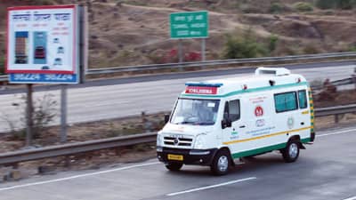 सरकारी रुग्णवाहिकेसाठी फोन केला, सहा तासांत रुग्णवाहिका आली नाही...रुग्णाने सोडले प्राण