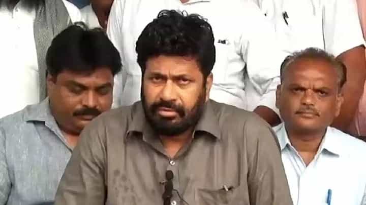 Bachchu Kadu : प्रस्थापितांची झोप उडेल, दिल्लीचा थरकाप उडेल; ठाकरे बंधूंच्या मोर्चाला बच्चू कडूंचा पाठिंबा Bachchu Kadu : प्रस्थापितांची झोप उडेल, दिल्लीचा थरकाप उडेल; ठाकरे बंधूंच्या मोर्चाला बच्चू कडूंचा पाठिंबा