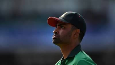 धक्कादायक LIVE मॅचमध्ये बांग्लादेशच्या क्रिकेटरला हार्ट अटॅक