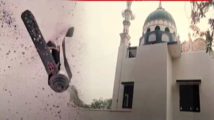 Beed Mosque Eid : बीडच्या मशिदीत स्फोट, रात्री अडीच वाजेच्या सुमारास अचानक मोठा आवाज अन्... नेमकं काय झालं? Beed Mosque Eid : बीडच्या मशिदीत स्फोट, रात्री अडीच वाजेच्या सुमारास अचानक मोठा आवाज अन्... नेमकं काय झालं?