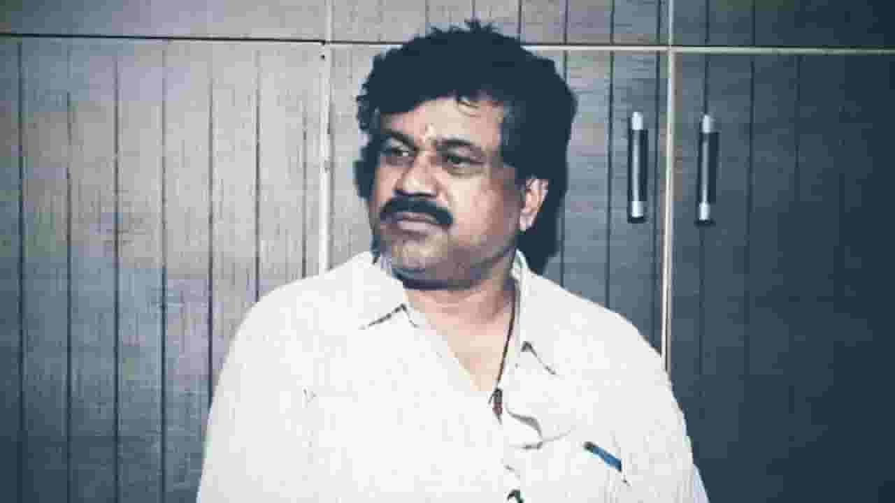 Walmik Karad : तोच राग मनात म्हणून बेदम मारहाण, 'हे' दोघे वाल्मिक कराडच्या अंगावर धावले अन्... Walmik Karad : तोच राग मनात म्हणून बेदम मारहाण, 'हे' दोघे वाल्मिक कराडच्या अंगावर धावले अन्...