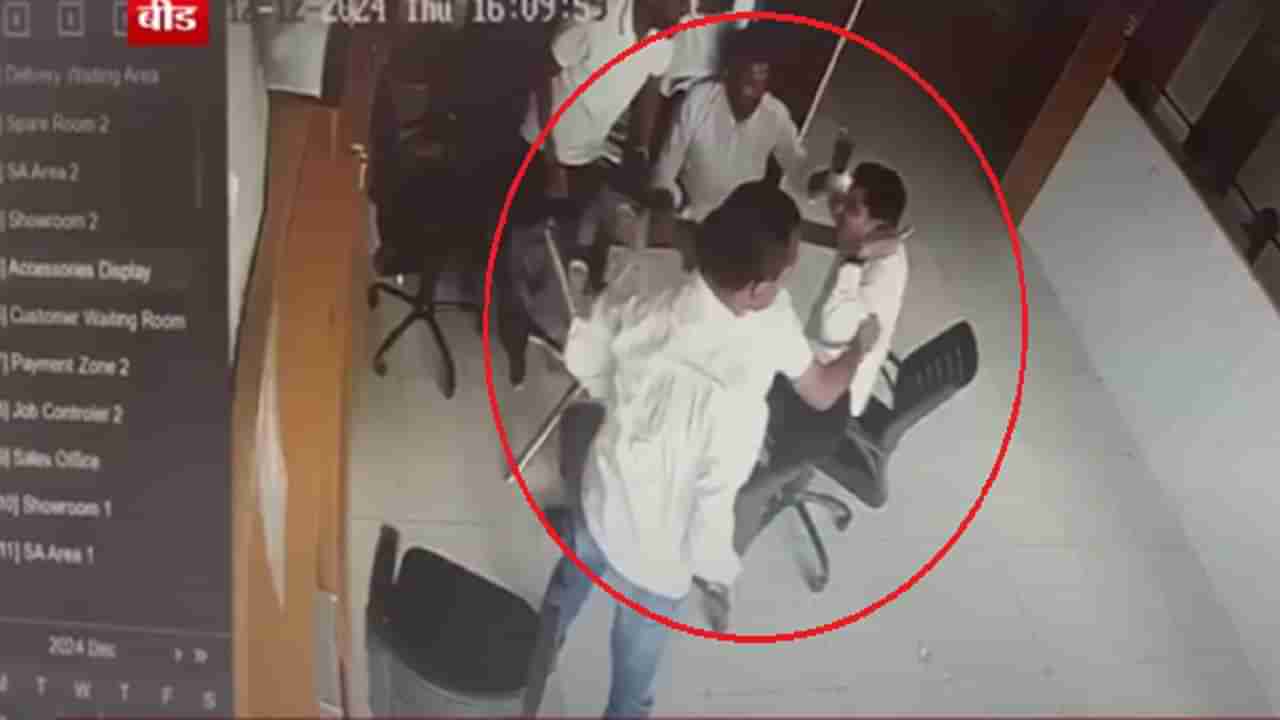Sandeep Kshirsagar Video : बीडमधून आणखी एक व्हिडीओ व्हायरल, संदीप क्षीरसागरांच्या कार्यकर्त्यांनी मॅनेजरला धुतलं?