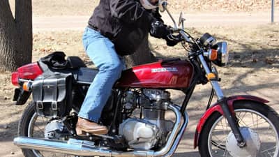 तुम्हाला वारंवार बाईकला किक मारण्याची सवय आहे का? होईल नुकसान, जाणून घ्या