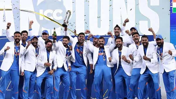 टीम इंडियाचा खेळ पाहून चॅम्पियन्स ट्रॉफीचा विजेता भारतीय संघच असेल याची अनेकांना खात्री होती. भारतीय संघाने एकापाठोपाठ एक सामने जिंकत अंतिम फेरीत प्रवेश केला. फायनलमध्ये न्यूझीलंडचा पराभव करून टीम इंडिया चॅम्पियन बनली. (Photos : Social Media)