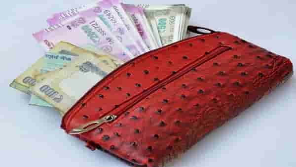 फेसबुकवरील जाहिरात पाहून भुलला, लाखाच्या बदल्यात मिळाल्या 7 लाखांच्या खेळण्यातील नोटा