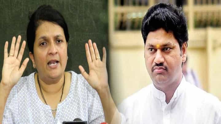 Anjali Damania Video : 'मुंडेंच्या सांगण्यावरून 3 माणसं काम करत होती अन्...', थेट नावचं घेतली; दमानियांचा गंभीर आरोप Anjali Damania Video : 'मुंडेंच्या सांगण्यावरून 3 माणसं काम करत होती अन्...', थेट नावचं घेतली; दमानियांचा गंभीर आरोप
