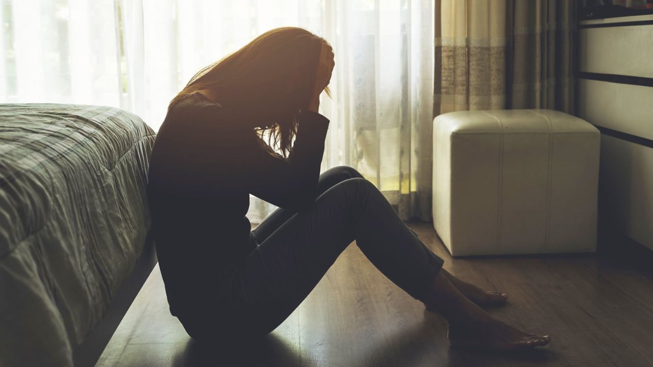 'या' घरगुती उपायाने तुम्ही चिंता आणि नैराश्यापासून व्हाल मुक्त, एकदा नक्की करून पहा 'या' घरगुती उपायाने तुम्ही चिंता आणि नैराश्यापासून व्हाल मुक्त, एकदा नक्की करून पहा