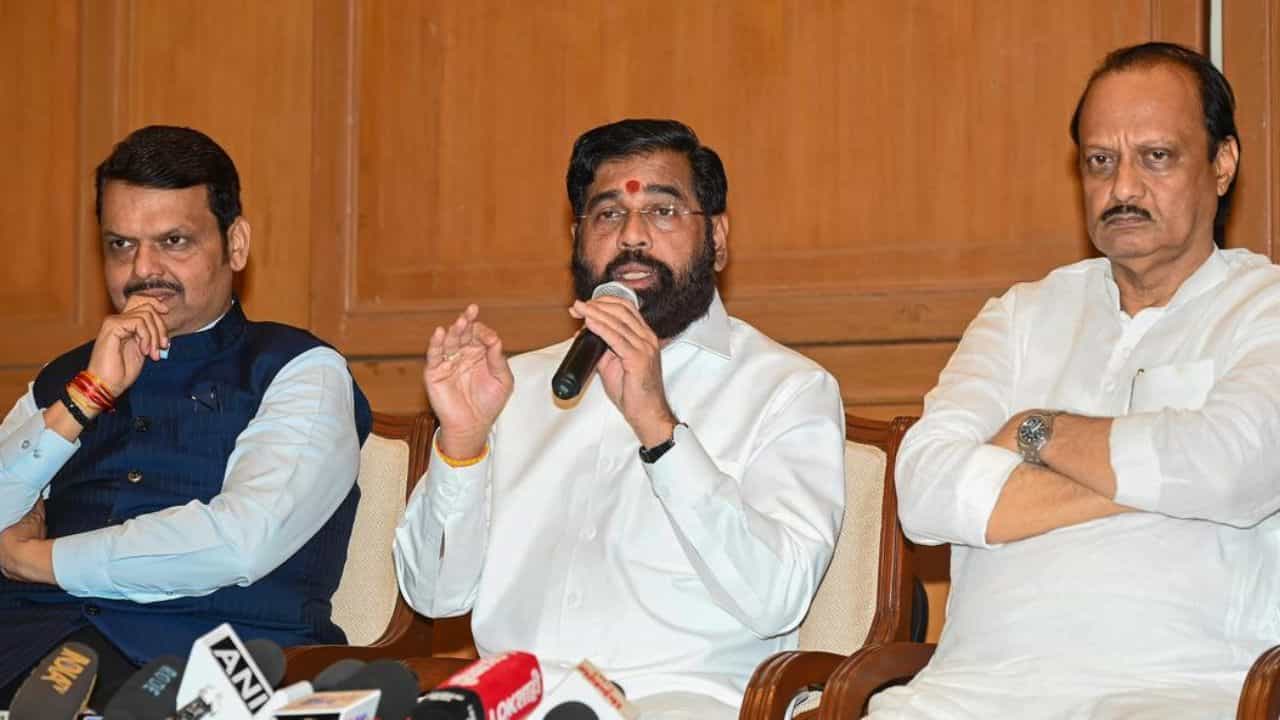 गेल्यावेळीही तिघेच होतो, आता फक्त खुर्च्यांची अदलाबदल..., एकनाथ शिंदेंची कोपरखळी, अजित दादा म्हणाले तुमच्या मनातून... नेमकं काय घडलं?