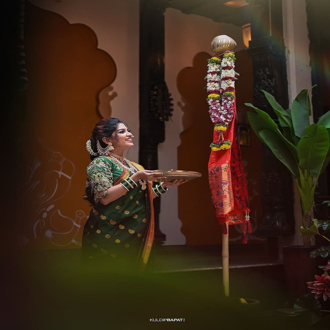 धनश्रीने मराठमोळ्या लूकमध्ये फोटो पोस्ट करत चाहत्यांना मराठी नववर्षाच्या शुभेच्छा दिल्या आहेत. सध्या तिचे फोटो सोशल मीडियावर व्हायरल होत आहे. 