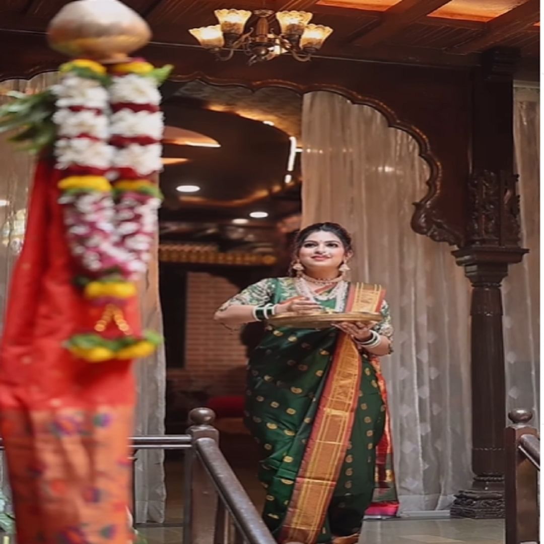 राज्यात मोठ्या उत्साहात आणि आनंदात गुढीपाडवा साजरा केला जात आहे.  गुढीपाडव्याच्या खास प्रसंगी सर्वांनी ढोल-ताश्यांच्या गजरात नववर्षाचं स्वागत केलं आहे. अभिनेत्री धनश्रीने देखील काही फोटो पोस्ट केले आहेत. 