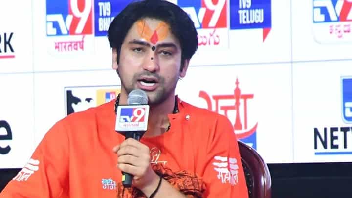 Dhirendra Shastri : 'त्यांनी आपल्या घरात कबर बनवा', औरंगजेबाच्या कबरीवरून धीरेंद्र शास्त्रींचं स्पष्ट मत Dhirendra Shastri : 'त्यांनी आपल्या घरात कबर बनवा', औरंगजेबाच्या कबरीवरून धीरेंद्र शास्त्रींचं स्पष्ट मत