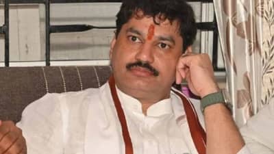 धनंजय मुंडे राजीनामा द्या,  आता सर्वोच्च आदेश, मुख्यमंत्री देवेंद्र फडणवीसांसह बड्या नेत्यांची चर्चा