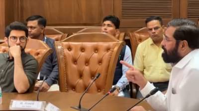 समोरच बसले, एकटक पाहिलं... सत्ताबदलानंतर पहिल्यांदाच आदित्य ठाकरे आणि एकनाथ शिंदे समोरासमोर, बैठकीत नेमकं काय घडलं?