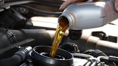 इंजिन ऑईलचे लाईफ किती असते? जाणून घ्या