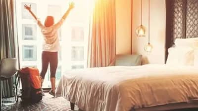 होळीच्या दिवशीही सर्वच हॉटेल हाऊसफुल्ल, एका रात्रीचं भाडं ऐकून घाम फुटेल; कारण काय?