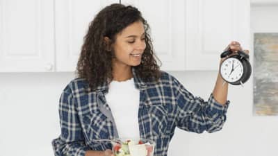 45 तास उपाशी राहिल्यास काय होतं? खरंच शरीरात अमृत तयार होतं? जाणून घ्या