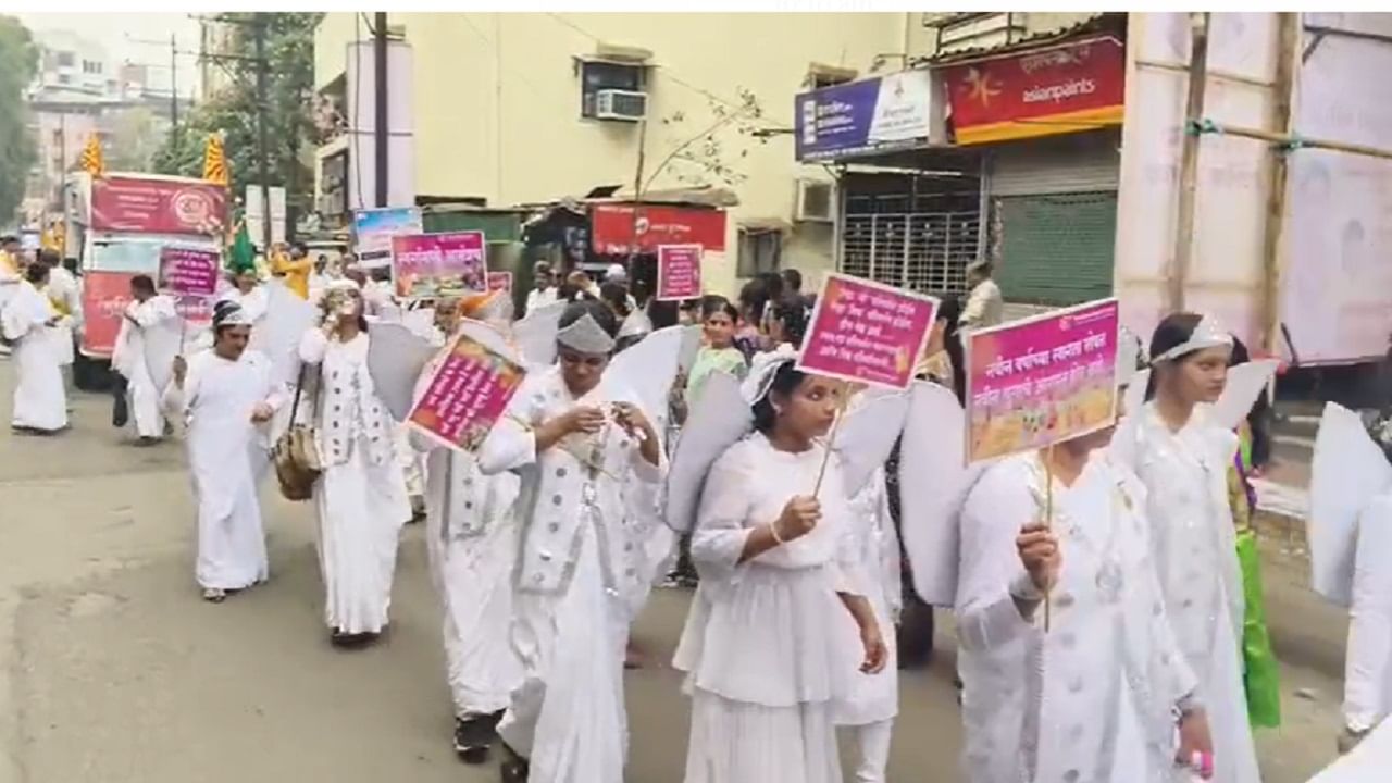 तसेच यानिमित्ताने महाराष्ट्रात सर्वत्र गुढी उभारुन, गोडाधोडाचे पदार्थ करुन नवीन वर्षाचा आनंद साजरा केला जात आहे. सध्या सर्वत्र चैतन्यमय वातावरण असते.