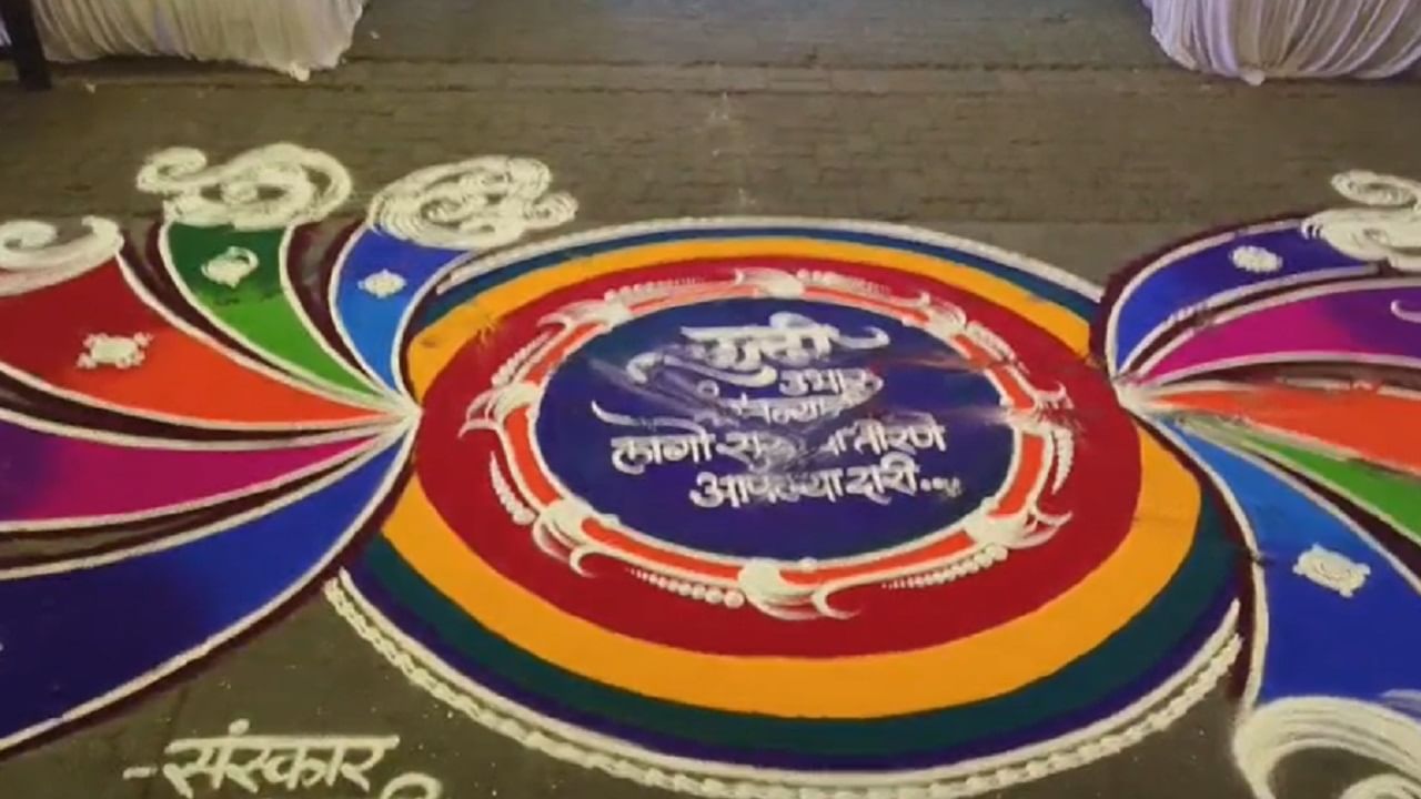  पारंपरिक वेशभूषा करून महिला, तरुण लहान मुलं शोभायात्रेत सहभागी झाले. सर्वत्र आनंदाचं वातावरण आहे. मर्दानी खेळ, फुगड्या खेळत मोठ्या जल्लोषात शोभायात्रा काढण्यात आली.