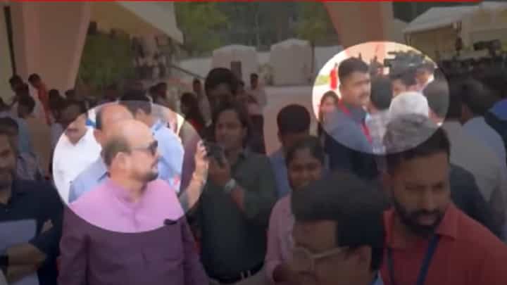 'अशी रोखा नजर...', विधानभवन परिसरात गुलाबराव पाटलांनी आदित्य ठाकरेंना रोखून पाहिलं, VIDEO व्हायरल 'अशी रोखा नजर...', विधानभवन परिसरात गुलाबराव पाटलांनी आदित्य ठाकरेंना रोखून पाहिलं, VIDEO व्हायरल