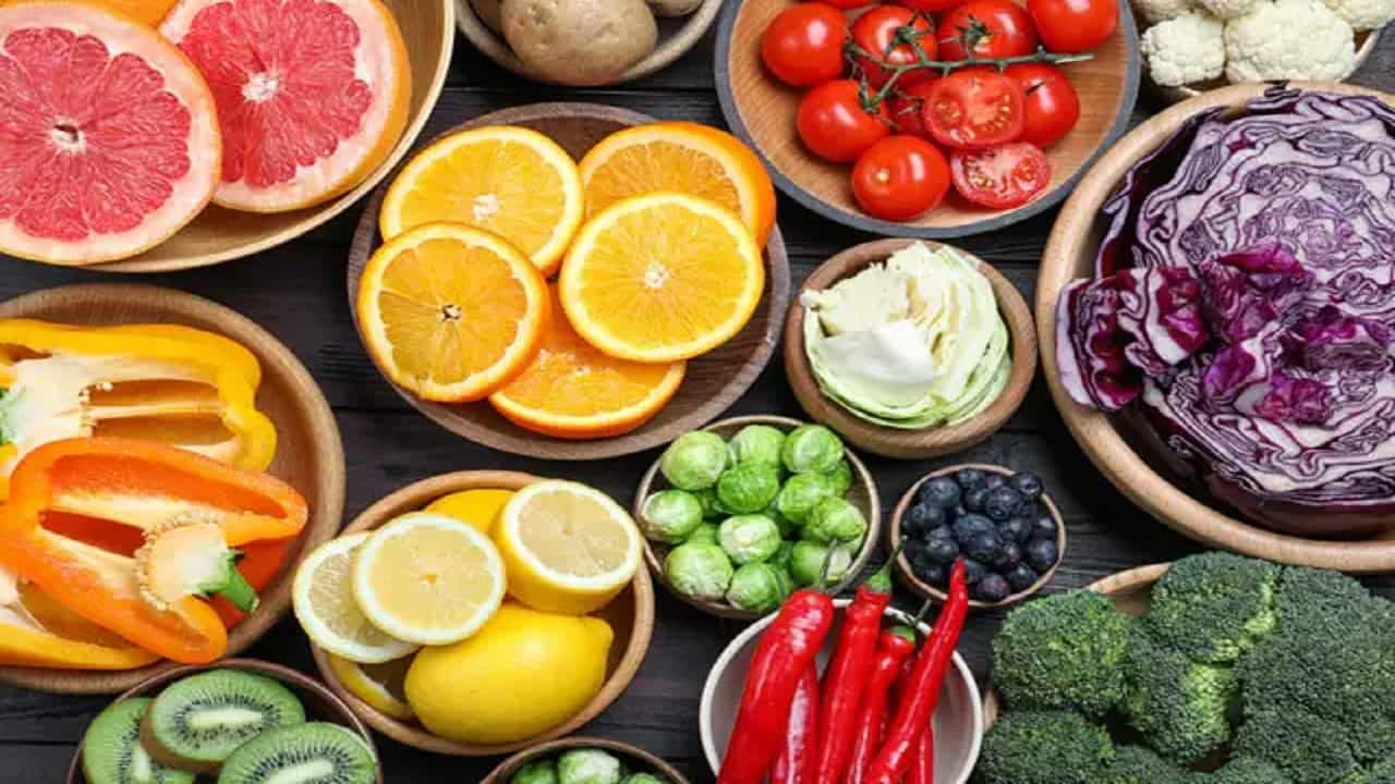 या 4 फळांमध्ये संत्र्यांपेक्षा जास्त व्हिटॅमिन सी, आहारात समावेश केल्याने अनेक समस्यापासुन मिळेल मुक्तता