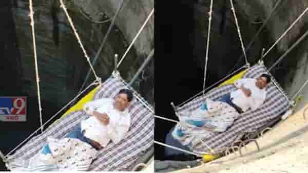 Jalna News : शेतकऱ्यांच्या कर्जमाफीसाठी पठ्ठ्या थेट विहिरीत उतरला; जालन्यात ठाकरे गटाच्या पदाधिकाऱ्याचं आंदोलन