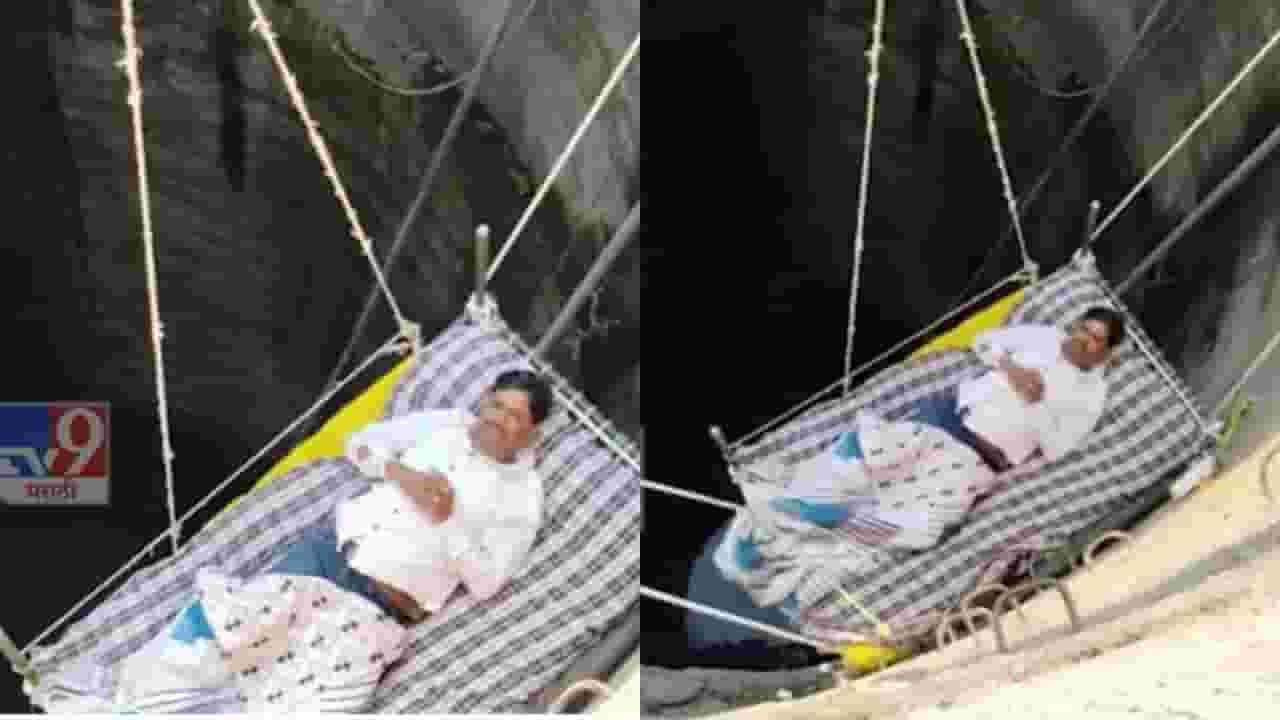 Jalna News : शेतकऱ्यांच्या कर्जमाफीसाठी पठ्ठ्या थेट विहिरीत उतरला; जालन्यात ठाकरे गटाच्या पदाधिकाऱ्याचं आंदोलन Jalna News : शेतकऱ्यांच्या कर्जमाफीसाठी पठ्ठ्या थेट विहिरीत उतरला; जालन्यात ठाकरे गटाच्या पदाधिकाऱ्याचं आंदोलन