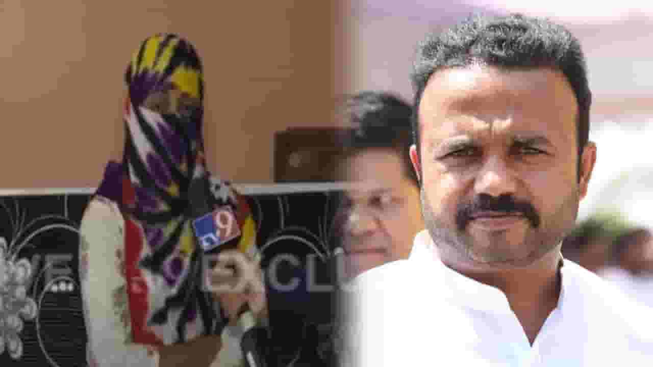 Jaykumar Gore Video : 'मानसिक त्रास, अश्लील शिव्या अन् तसले फोटो...', जयकुमार गोरेंविरोधात पीडित महिला आक्रमक, उपोषणाला बसणार Jaykumar Gore Video : 'मानसिक त्रास, अश्लील शिव्या अन् तसले फोटो...', जयकुमार गोरेंविरोधात पीडित महिला आक्रमक, उपोषणाला बसणार