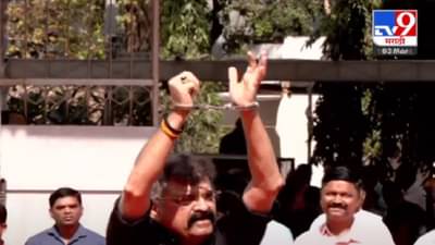 जितेंद्र आव्हाडांची हातात बेड्या घालून विधानभवनात एन्ट्री, नेमकं कारण काय? स्पष्टच म्हणाले….