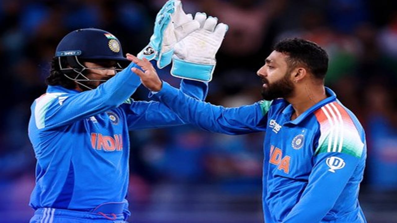 IND vs NZ : वरुण चक्रवर्तीचा किवींना 'पंच', टीम इंडियाची विजयी हॅटट्रिक, न्यूझीलंडचा 44 धावांनी धुव्वा IND vs NZ : वरुण चक्रवर्तीचा किवींना 'पंच', टीम इंडियाची विजयी हॅटट्रिक, न्यूझीलंडचा 44 धावांनी धुव्वा