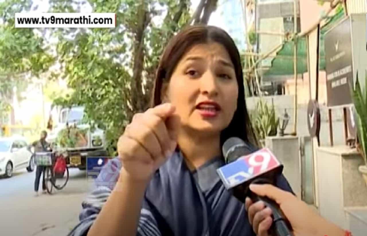 Karuna Sharma Video : 'फक्त सहा महिने...', धनंजय मुंडेंच्या आमदारकीच्या राजीनाम्यावरून करूणा शर्मांचा खळबळजनक दावा Karuna Sharma Video : 'फक्त सहा महिने...', धनंजय मुंडेंच्या आमदारकीच्या राजीनाम्यावरून करूणा शर्मांचा खळबळजनक दावा