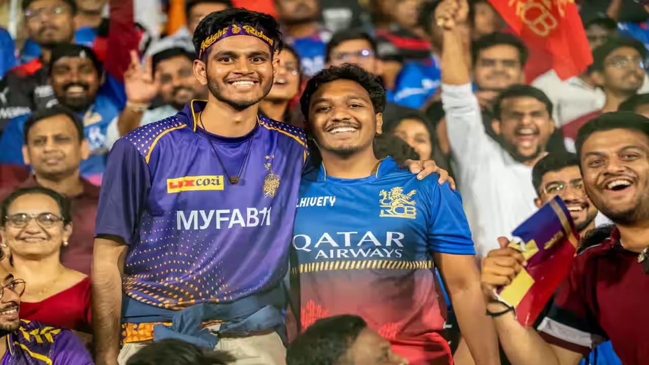 दरम्यान कोलकाता विरुद्ध बंगळुरु यांच्यातील सामन्याला संध्याकाळी 7 वाजून 30 मिनिटांनी सुरुवात होणार आहे. तर 7 वाजता टॉस होईल. तर त्याआधी 6 वाजता ओपनिंग सेरेमनीला सुरुवात होणार आहे. (Photo Credit : IPL)